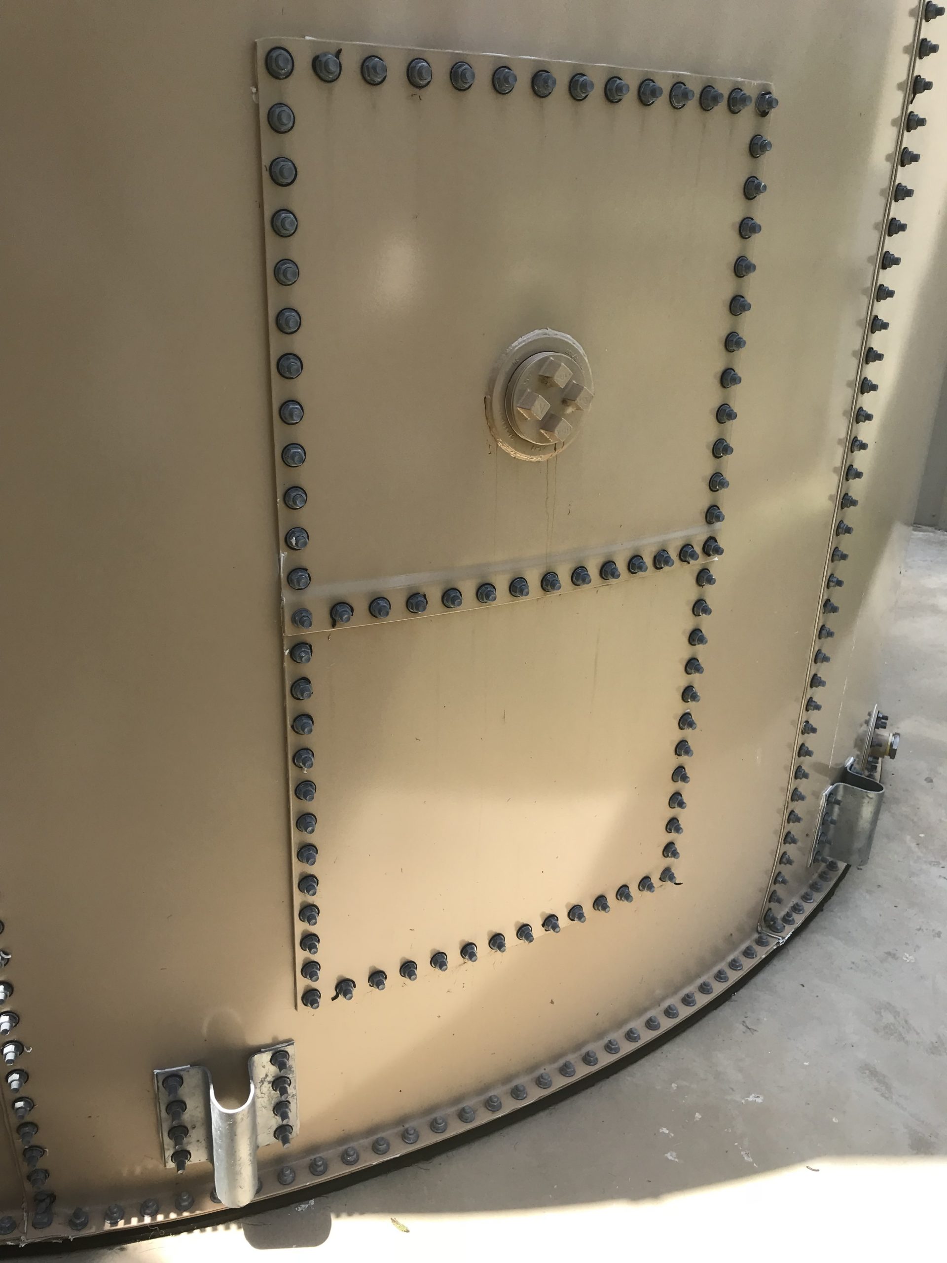 Water tank installation