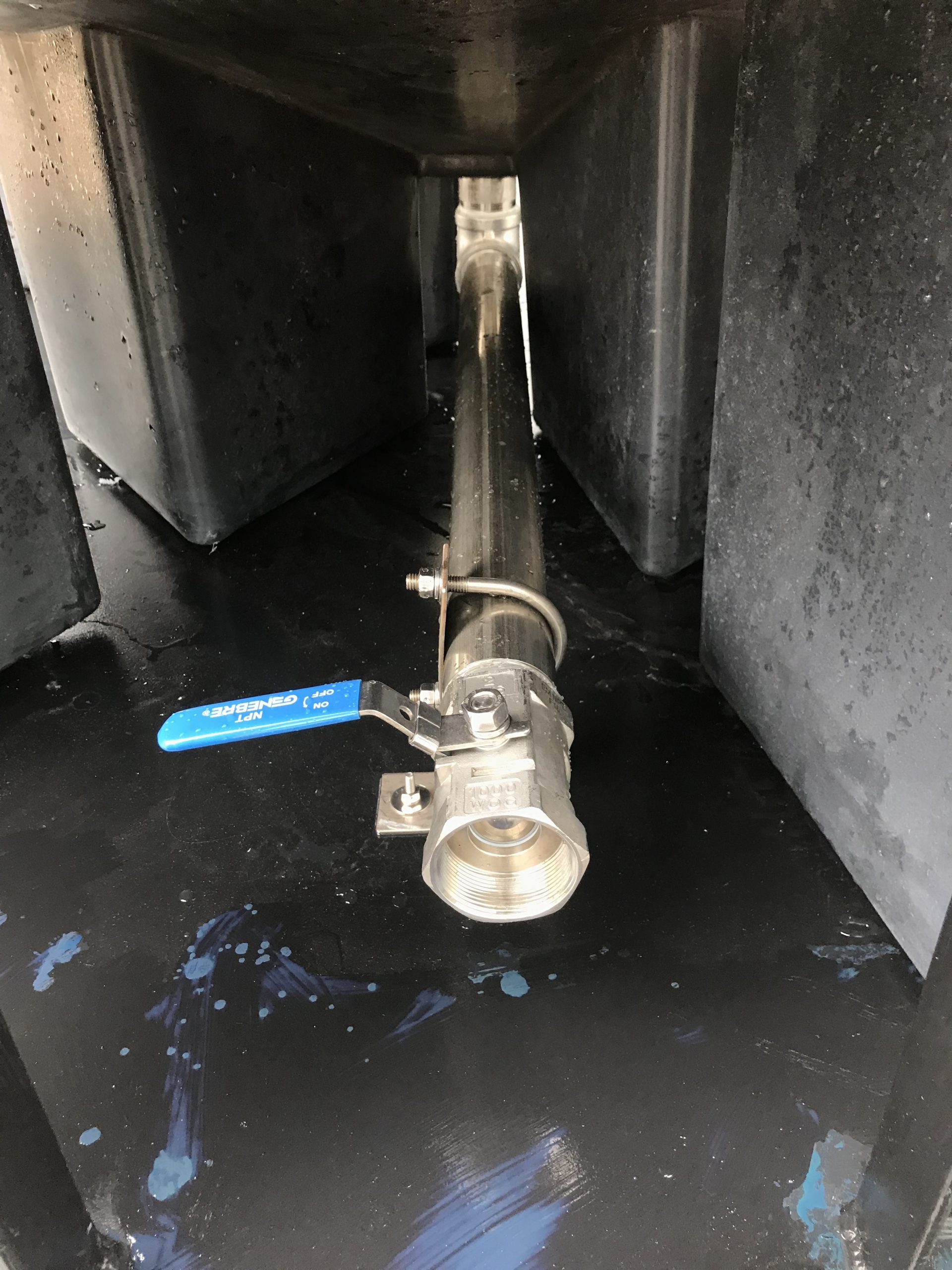 Tank array with mixers